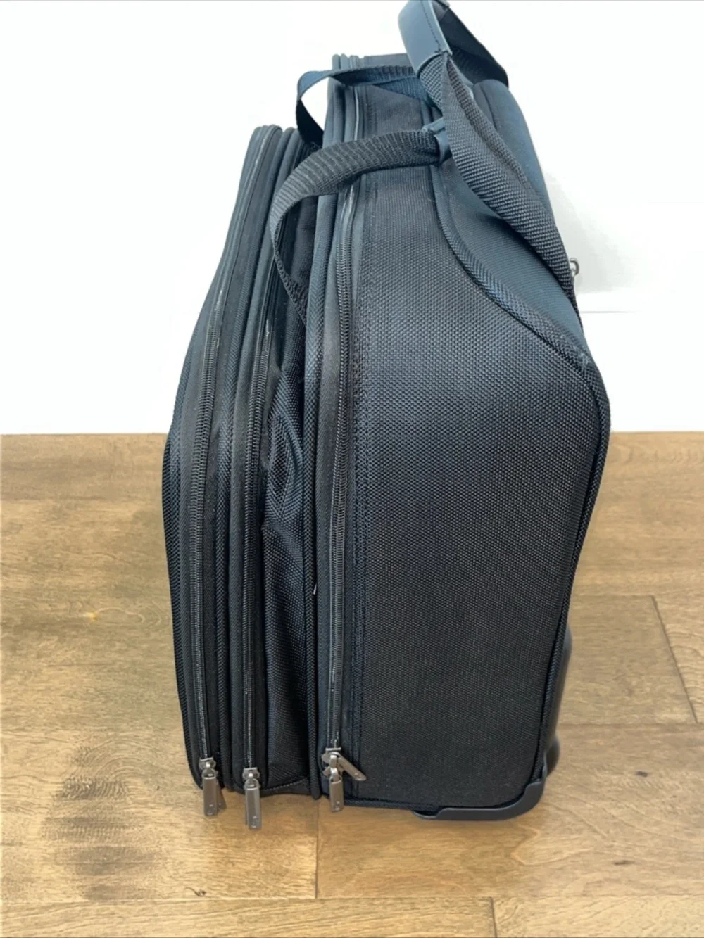Solo : New York Bryant Rolling Laptop Briefcase / Carry-On Bag VG Condition